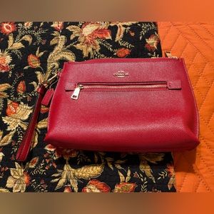 COACH ROWAN POUCH
(NWT
(COACH C0113)
IM/1941 RED